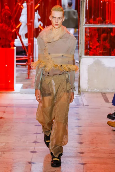 Look 3
